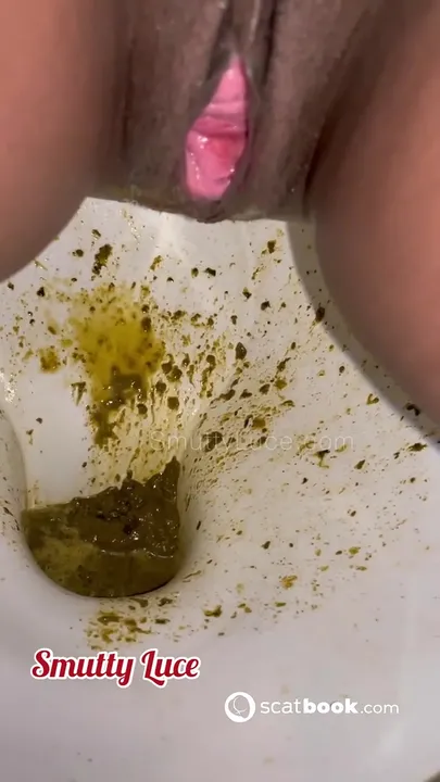 Smutty Luce Gets Cozy and Messy in a Relaxed Solo Scat Bout - scat porn video at Scat-Slaves.net