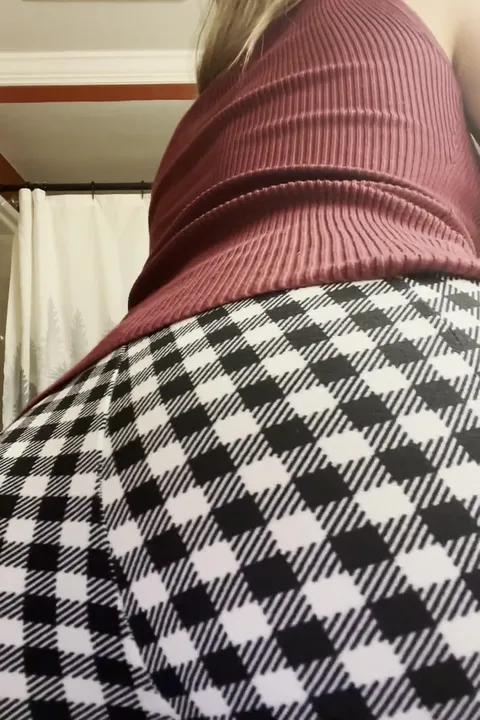 Themed Business Transaction Slides Into a Messy Deep Impact Load - scat porn video at Scat-Slaves.net